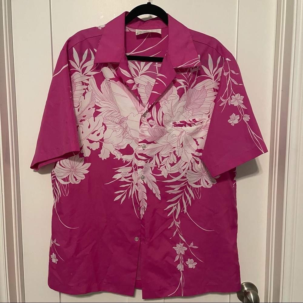 Hilo Hattie’s size XL bright pink and white vintage Hawaiian print shirt!
